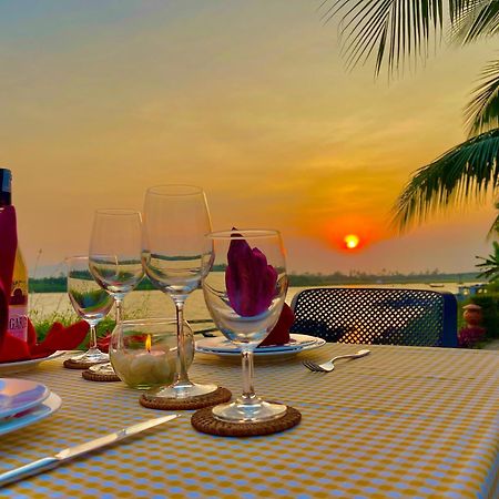 Bel Marina Hoi An Resort Exterior foto Sunset at the Riverine Restaurant